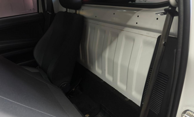 VW - VolksWagen Saveiro Robust 1.6 Total Flex 8V 2023 Flex-13