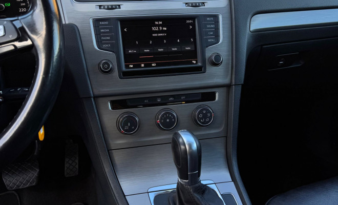 VW - VolksWagen Golf Variant Comfortline 1.4 TSI  Aut. 2016 Gasolina-5