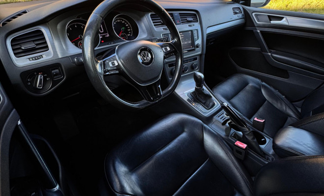 VW - VolksWagen Golf Variant Comfortline 1.4 TSI  Aut. 2016 Gasolina-1