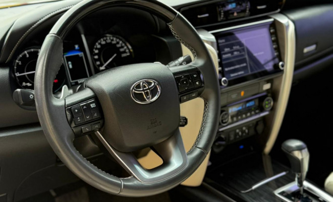 Toyota Hilux SW4 Diamond 2.8 TB 4x4 Die. Aut. 2023 Diesel-0