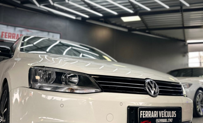 VW - VolksWagen JETTA Highline 2.0 TSI 16V 4p Tiptronic 2013 Gasolina-1
