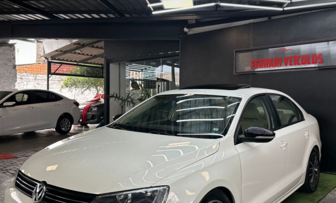 VW - VolksWagen JETTA Highline 2.0 TSI 16V 4p Tiptronic 2013 Gasolina-2
