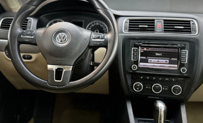 VW - VolksWagen JETTA Highline 2.0 TSI 16V 4p Tiptronic 2013 Gasolina-5