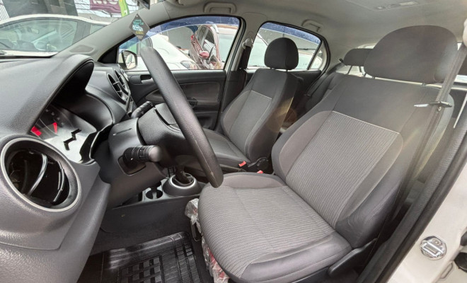 VW - VolksWagen Gol (novo) 1.0 Mi Total Flex 8V 4p 2014 Flex-4