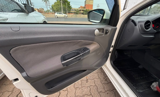VW - VolksWagen Gol (novo) 1.0 Mi Total Flex 8V 4p 2014 Flex-7
