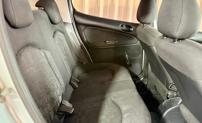Peugeot 207 XR 1.4 Flex 8V 5p 2010 Flex-6