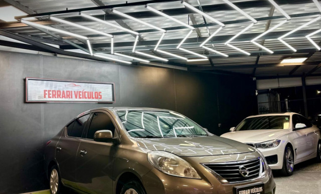 Nissan VERSA SV 1.6 16V Flex Fuel 4p Mec. 2014 Flex