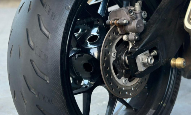 HONDA CBR 1000 RR Fireblade 2012 Gasolina-4