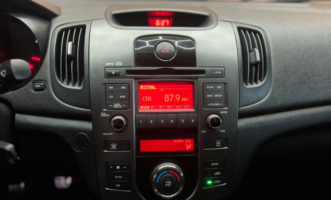 (REPASSE ) Kia Motors Cerato 1.6 16V Mec. 2011 Flex-8