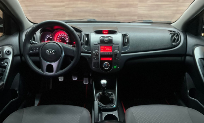 (REPASSE ) Kia Motors Cerato 1.6 16V Mec. 2011 Flex-4