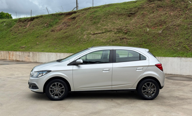 ONIX LTZ 1.4 2015 | Topo de Linha com Baixa KM!-9