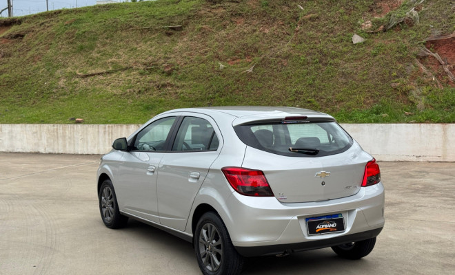 ONIX LTZ 1.4 2015 | Topo de Linha com Baixa KM!-12