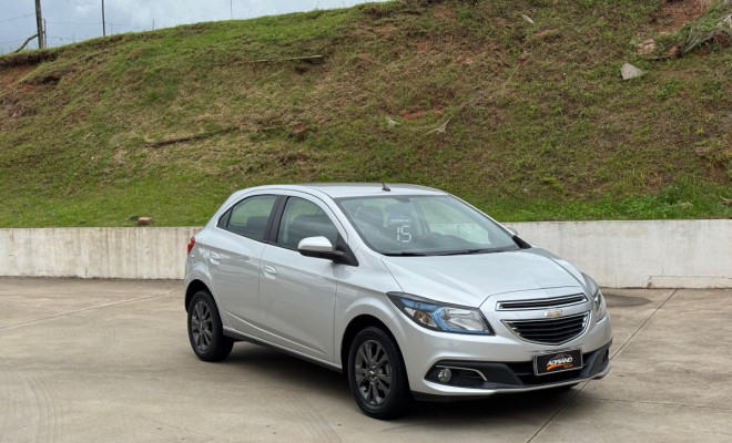 ONIX LTZ 1.4 2015 | Topo de Linha com Baixa KM!-10