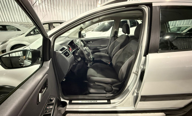 VW - VolksWagen CROSSFOX 1.6 Mi Total Flex 8V 5p 2013 Flex-9