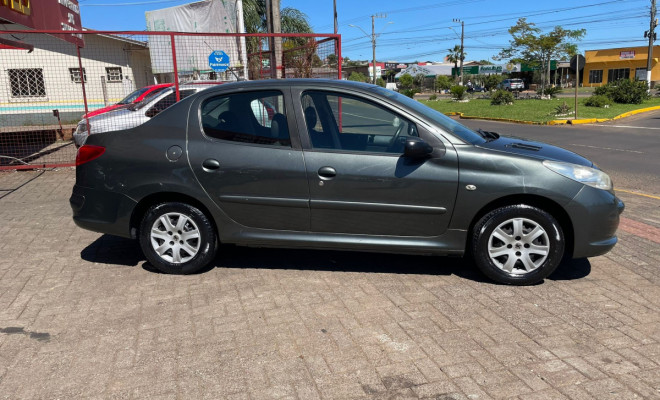 Peugeot 207 Sedan Passion XR 1.4 Flex 8V 4p 2013 Flex-5