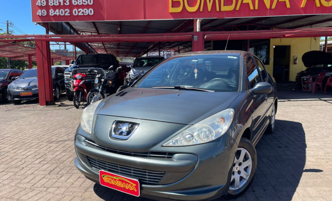 Peugeot 207 Sedan Passion XR 1.4 Flex 8V 4p 2013 Flex
