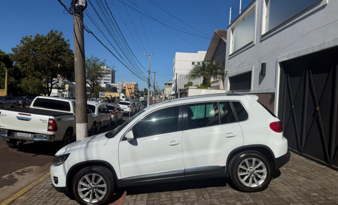 VW - VolksWagen TIGUAN 2.0 TSI 16V 200cv Tiptronic 5p 2014 Gasolina-2