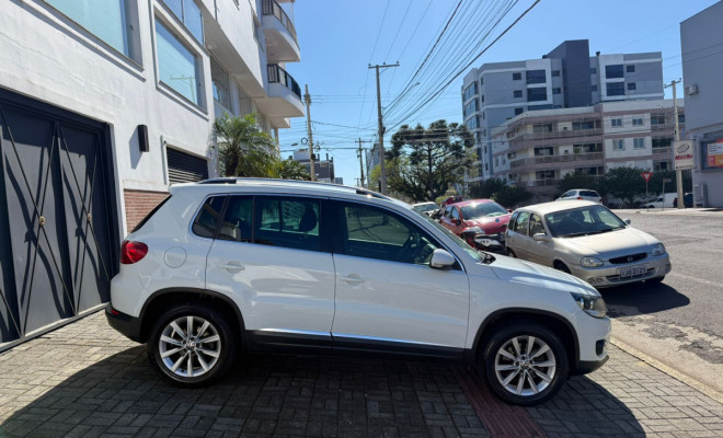VW - VolksWagen TIGUAN 2.0 TSI 16V 200cv Tiptronic 5p 2014 Gasolina-3