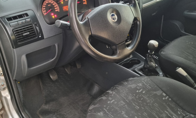 Fiat Siena HLX 1.8 mpi Flex 8V 4p 2005 Gasolina-5