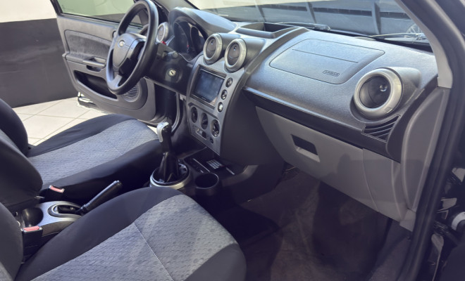 Ford Fiesta SE 1.6 8V Flex 5p 2014 Flex-8