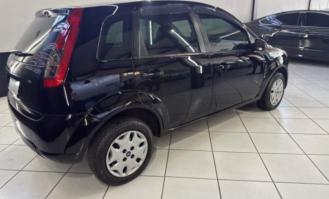 Ford Fiesta SE 1.6 8V Flex 5p 2014 Flex-9