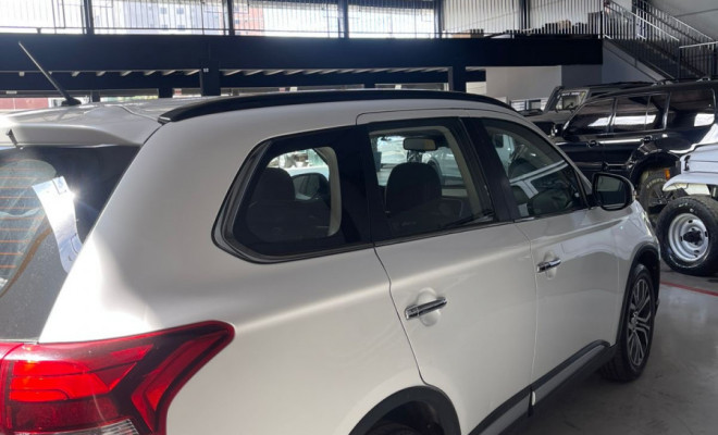 Mitsubishi OUTLANDER 2.2 165cv Diesel Aut. 2016 Diesel-4
