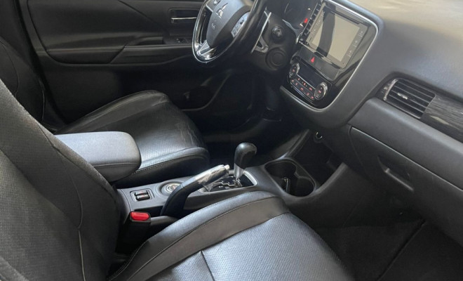 Mitsubishi OUTLANDER 2.2 165cv Diesel Aut. 2016 Diesel-1