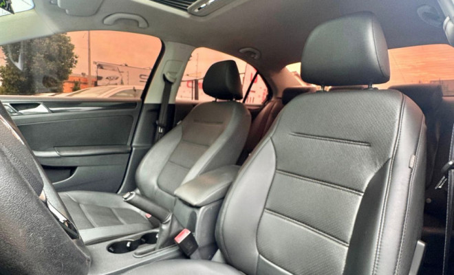 VW - VolksWagen JETTA Comfortline 2.0 T.Flex 8V 4p Tipt. 2013 Flex-8