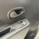 Economia, praticidade e confiança em um só carro-11