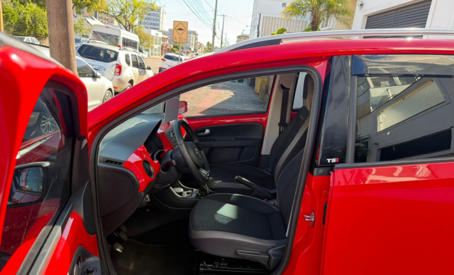 VW - VolksWagen up! cross 1.0 TSI Total Flex 12V 5p 2017 Flex-6