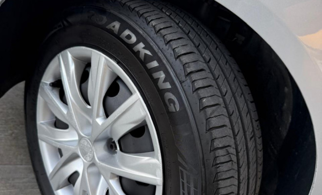 VW - VolksWagen Polo 1.6 E-Flex-7