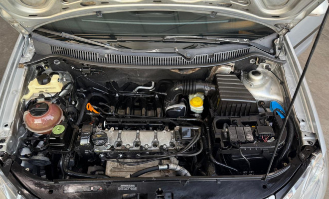 VW - VolksWagen Polo 1.6 E-Flex-6