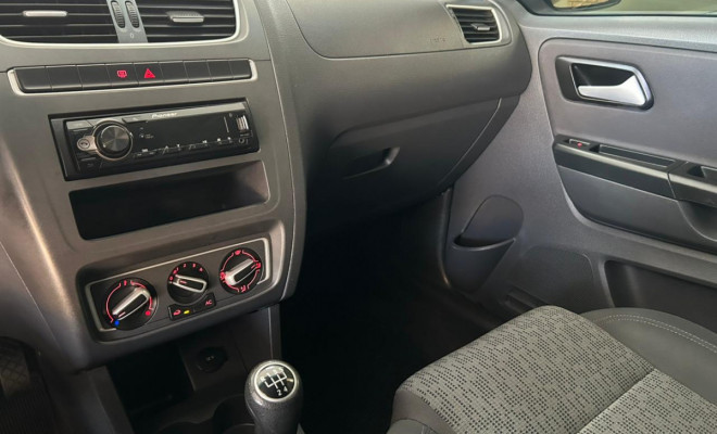 VW - VolksWagen Fox 1.0 Mi Total Flex 8V 5p 2014 Flex-8