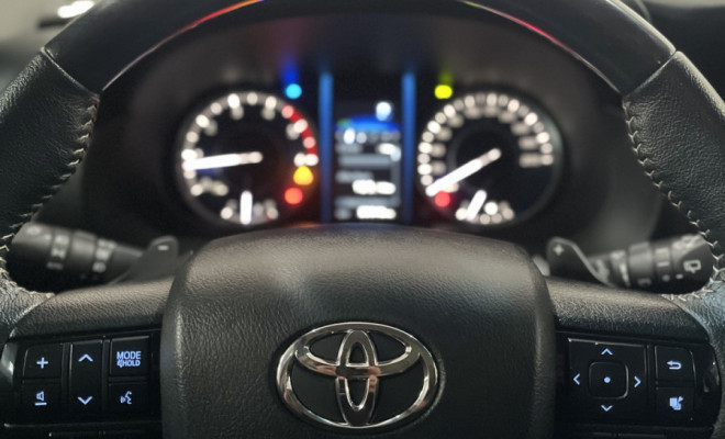 Toyota Hilux SW4 SRX 2024 Diesel 4x4 Automática — luxo, potência e segurança em um só SUV.-3