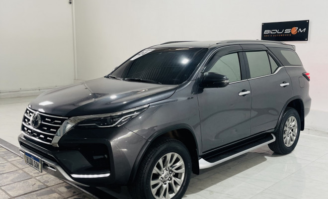 Toyota Hilux SW4 SRX 2024 Diesel 4x4 Automática — luxo, potência e segurança em um só SUV.-1