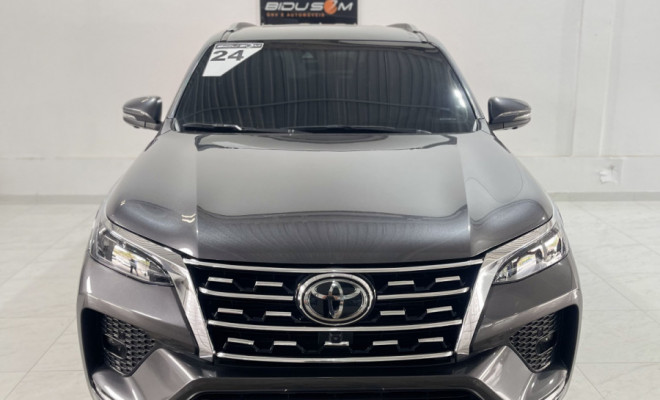 Toyota Hilux SW4 SRX 2024 Diesel 4x4 Automática — luxo, potência e segurança em um só SUV.-0