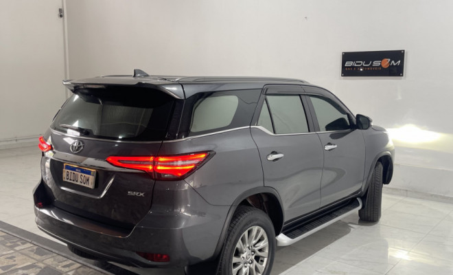 Toyota Hilux SW4 SRX 2024 Diesel 4x4 Automática — luxo, potência e segurança em um só SUV.-18