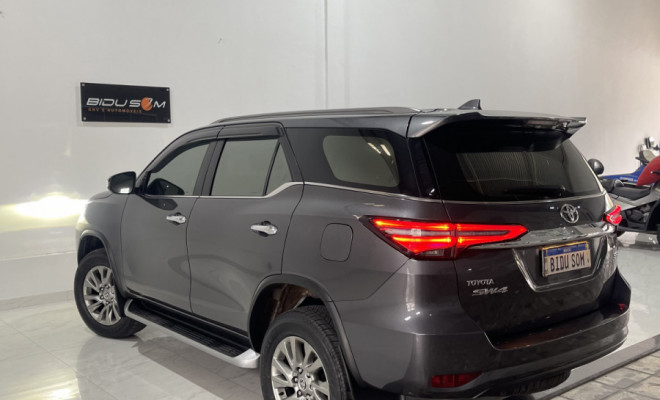 Toyota Hilux SW4 SRX 2024 Diesel 4x4 Automática — luxo, potência e segurança em um só SUV.-16