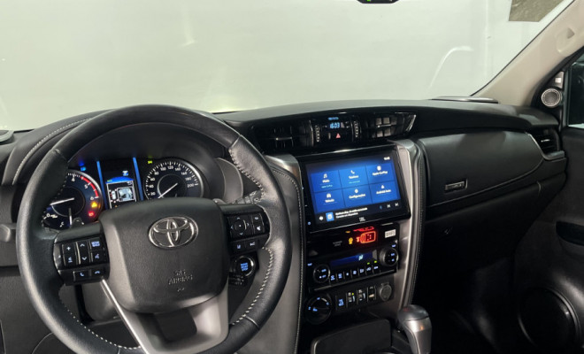 Toyota Hilux SW4 SRX 2024 Diesel 4x4 Automática — luxo, potência e segurança em um só SUV.-4