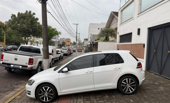 VW - VolksWagen Golf Highline 1.4 TSI 140cv Aut. 2014 Gasolina-3