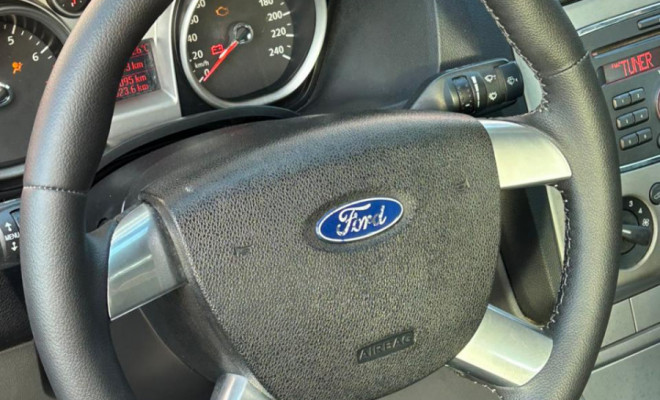 Ford Focus 1.6 S/SE/SE Plus Flex 8V/16V  5p 2013 Flex-12