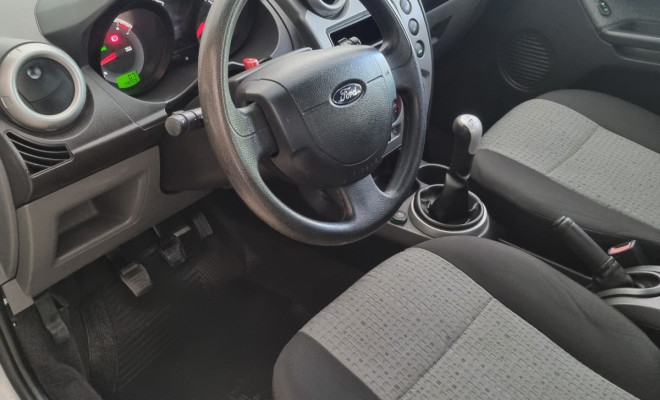 Ford Fiesta Sedan SE 1.6 8V Flex 4p 2014 Flex-6