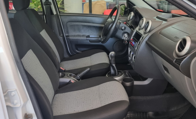 Ford Fiesta Sedan SE 1.6 8V Flex 4p 2014 Flex-4
