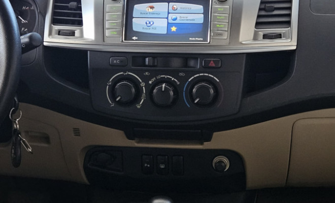 Toyota Hilux SW4 SR 4x2 2.7/ 2.7 Flex 16V Aut. 2015 Flex-12