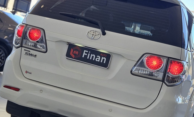 Toyota Hilux SW4 SR 4x2 2.7/ 2.7 Flex 16V Aut. 2015 Flex-6