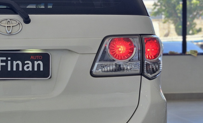 Toyota Hilux SW4 SR 4x2 2.7/ 2.7 Flex 16V Aut. 2015 Flex-9