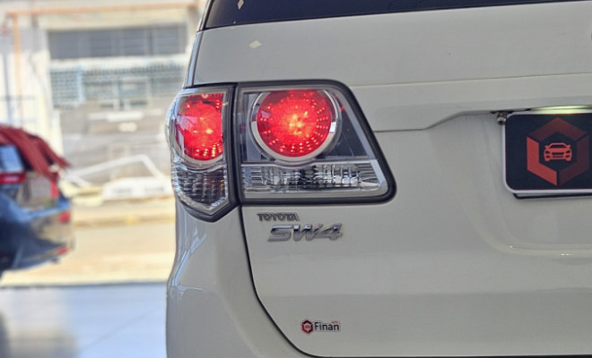 Toyota Hilux SW4 SR 4x2 2.7/ 2.7 Flex 16V Aut. 2015 Flex-8