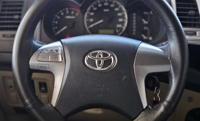 Toyota Hilux SW4 SR 4x2 2.7/ 2.7 Flex 16V Aut. 2015 Flex-14