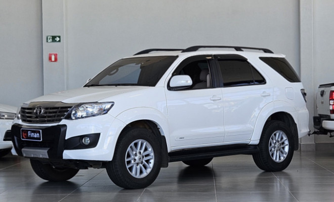 Toyota Hilux SW4 SR 4x2 2.7/ 2.7 Flex 16V Aut. 2015 Flex