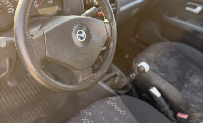 Fiat Palio ELX 1.3 Fire/30 Anos F. Flex 8V 4p 2005 Flex-8